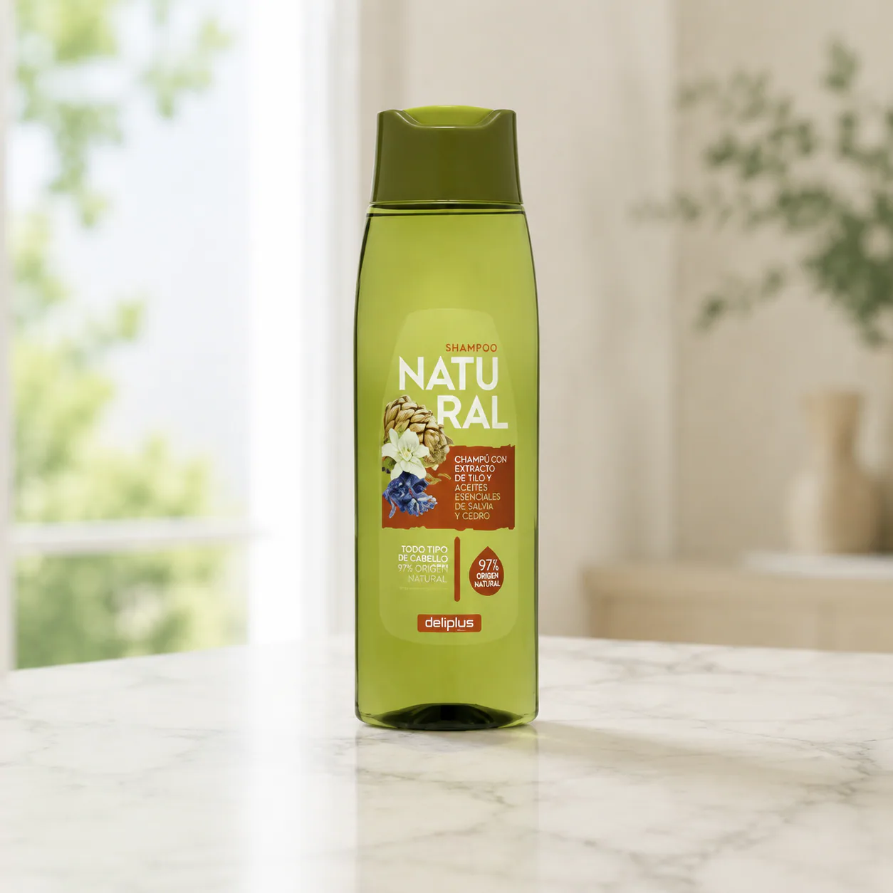Shampooing Natural Deliplus à l’extrait de tilleul et aux huiles essentielles de sauge et de cèdre – 97 % d’origine naturelle